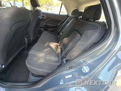 2025 Hyundai Venue SEL - zdjęcie 13 z 20 - miniatura