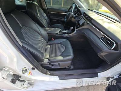 2018 Toyota Camry Hybrid SE - zdjęcie 18 z 21 - miniatura