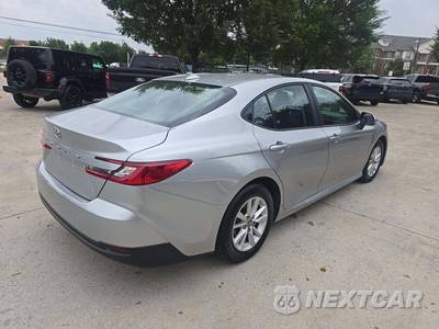 2025 Toyota Camry LE - zdjęcie 3 z 20 - miniatura
