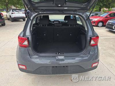 2025 Hyundai Venue SEL - zdjęcie 14 z 20 - miniatura