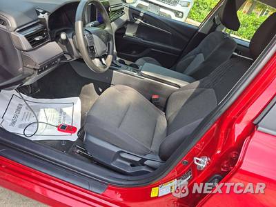 2025 Toyota Camry LE - zdjęcie 6 z 21 - miniatura