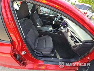 2025 Toyota Camry LE - zdjęcie 18 z 21 - miniatura