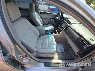 2016 Toyota Camry XLE - zdjęcie 18 z 29 - miniatura