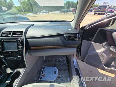 2016 Toyota Camry XLE - zdjęcie 19 z 29 - miniatura