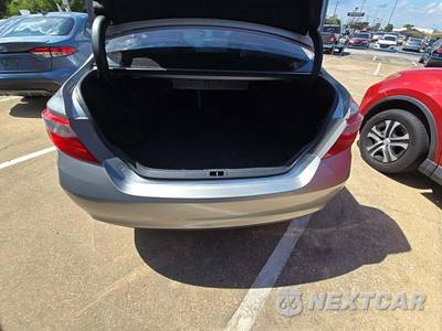 2016 Toyota Camry XLE - zdjęcie 14 z 29 - miniatura