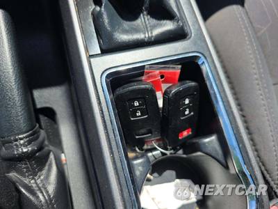 2017 Toyota Tacoma TRD Off-Road Crew Cab Medium Bed - zdjęcie 8 z 27 - miniatura