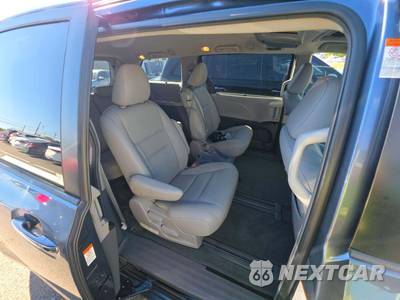 2015 Toyota Sienna XLE 8-Passenger 119.3" WB - zdjęcie 17 z 26 - miniatura
