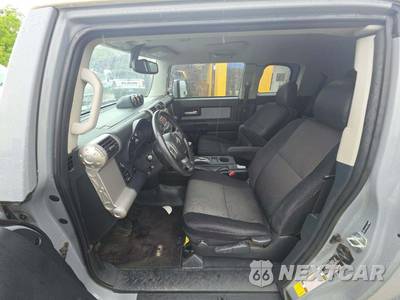 2014 Toyota FJ Cruiser w/Rear Doors - zdjęcie 6 z 21 - miniatura
