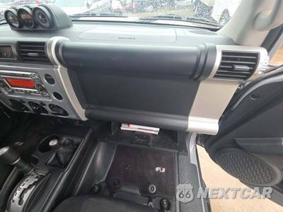 2014 Toyota FJ Cruiser w/Rear Doors - zdjęcie 19 z 21 - miniatura