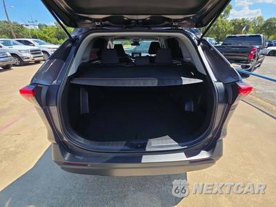 2022 Toyota RAV4 LE - zdjęcie 14 z 23 - miniatura