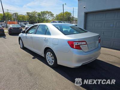 2014 Toyota Camry LE - zdjęcie 2 z 27 - miniatura
