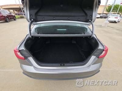 2025 Toyota Camry SE - zdjęcie 14 z 24 - miniatura