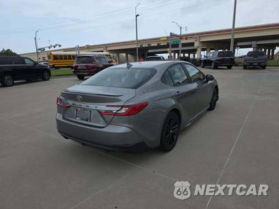 2025 Toyota Camry SE - zdjęcie 3 z 24 - miniatura