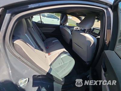 2025 Toyota Camry SE - zdjęcie 16 z 22 - miniatura
