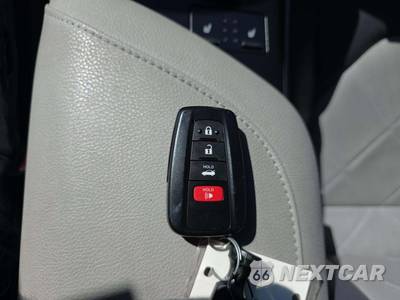 2019 Toyota Camry XLE - zdjęcie 8 z 22 - miniatura
