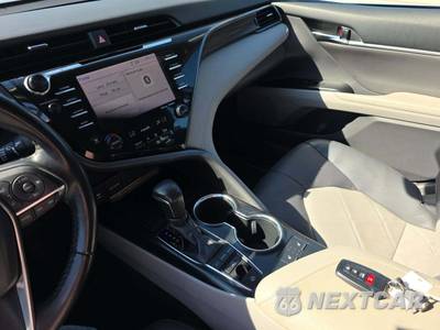 2019 Toyota Camry XLE - zdjęcie 10 z 22 - miniatura