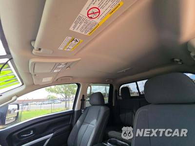 2017 Nissan TITAN XD SV Crew Cab Medium Bed - zdjęcie 8 z 32 - miniatura