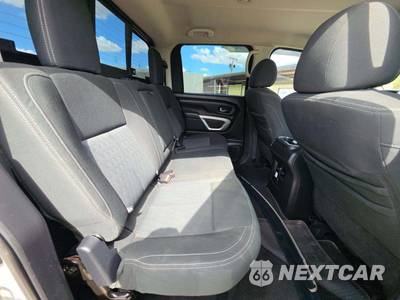2017 Nissan TITAN XD SV Crew Cab Medium Bed - zdjęcie 13 z 32 - miniatura