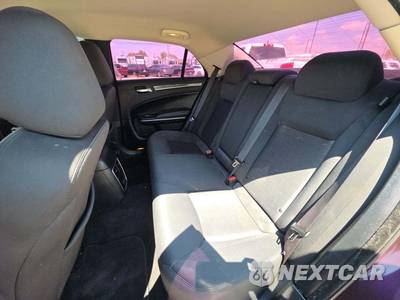 2020 Chrysler 300 Touring - zdjęcie 13 z 28 - miniatura