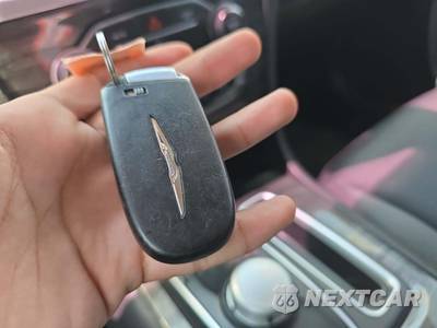 2020 Chrysler 300 Touring - zdjęcie 8 z 28 - miniatura