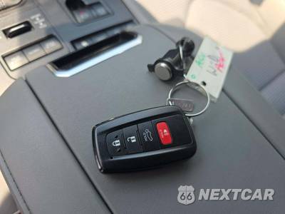 2022 Toyota Highlander LE - zdjęcie 8 z 24 - miniatura