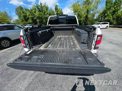 2021 Nissan TITAN Platinum Reserve Crew Cab Short Bed - zdjęcie 14 z 28 - miniatura