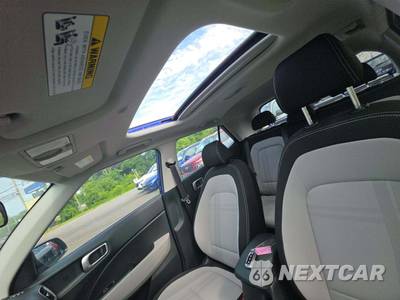 2025 Hyundai Venue SEL - zdjęcie 11 z 25 - miniatura