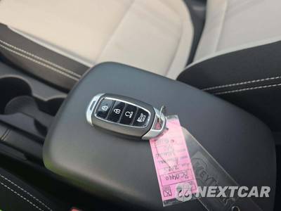 2025 Hyundai Venue SEL - zdjęcie 8 z 25 - miniatura