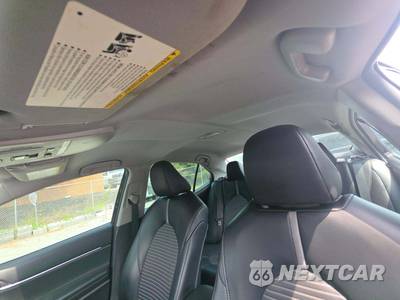 2020 Toyota Camry SE - zdjęcie 11 z 26 - miniatura