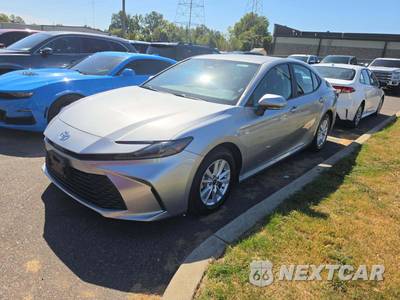 2025 Toyota Camry LE - zdjęcie 1 z 23 - miniatura