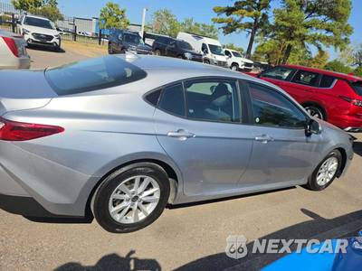 2025 Toyota Camry LE - zdjęcie 4 z 23 - miniatura