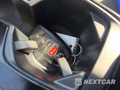 2025 Toyota Camry LE - zdjęcie 8 z 23 - miniatura