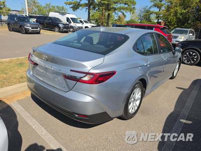2025 Toyota Camry LE - zdjęcie 3 z 23 - miniatura