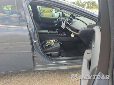 2026 Toyota Prius Plug-In Hybrid XSE Premium - zdjęcie 15 z 20 - miniatura