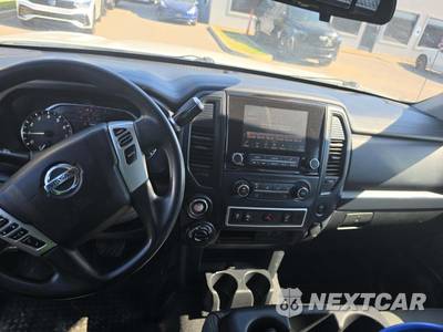 2021 Nissan TITAN S Crew Cab Short Bed - zdjęcie 10 z 23 - miniatura