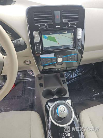 2017 Nissan LEAF SV - zdjęcie 7 z 22 - miniatura