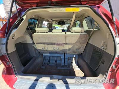 2012 Toyota Sienna Limited 7-Passenger 119.3" WB - zdjęcie 15 z 26 - miniatura