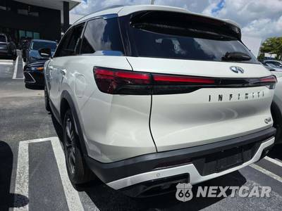 2023 INFINITI LUXE - zdjęcie 2 z 29 - miniatura