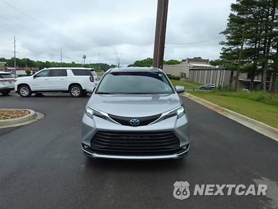 2025 Toyota Sienna XLE 7-Passenger 120.5" WB - zdjęcie 2 z 27 - miniatura