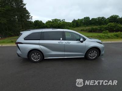 2025 Toyota Sienna XLE 7-Passenger 120.5" WB - zdjęcie 5 z 27 - miniatura
