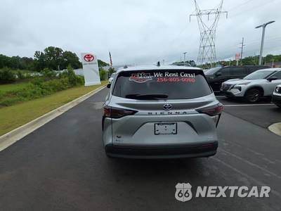 2025 Toyota Sienna XLE 7-Passenger 120.5" WB - zdjęcie 4 z 27 - miniatura
