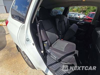 2020 Nissan Pathfinder S - zdjęcie 17 z 27 - miniatura