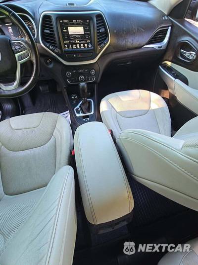 2017 Jeep Cherokee Overland - zdjęcie 10 z 32 - miniatura