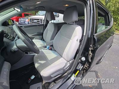 2017 Hyundai Accent SE Hatchback - zdjęcie 6 z 25 - miniatura