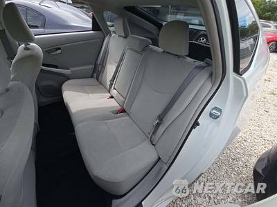 2015 Toyota Prius Two - zdjęcie 13 z 27 - miniatura