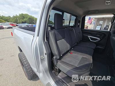 2018 Nissan TITAN SV Crew Cab Short Bed - zdjęcie 16 z 26 - miniatura