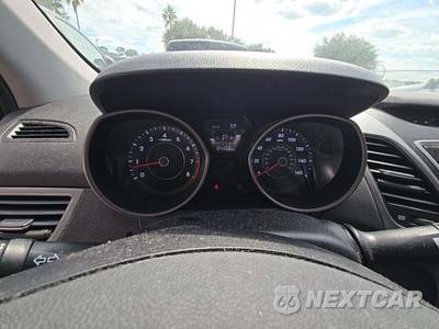 2015 Hyundai Elantra SE Sedan - zdjęcie 9 z 32 - miniatura