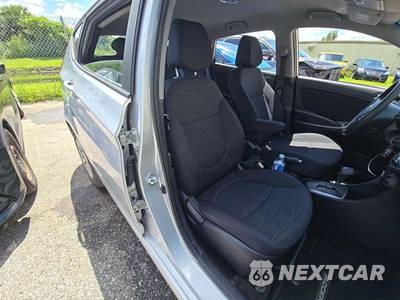 2016 Hyundai Accent SE Hatchback - zdjęcie 18 z 24 - miniatura