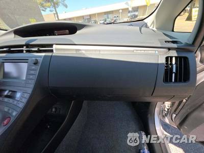 2015 Toyota Prius Plug-In Hybrid - zdjęcie 16 z 29 - miniatura