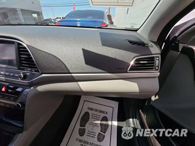 2018 Hyundai Elantra SEL Sedan - zdjęcie 19 z 28 - miniatura